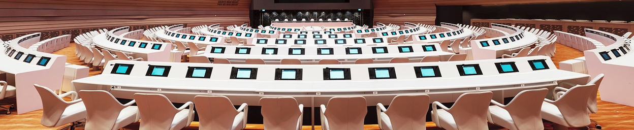 Skærme og touchskærme til møde- og konferencelokaler